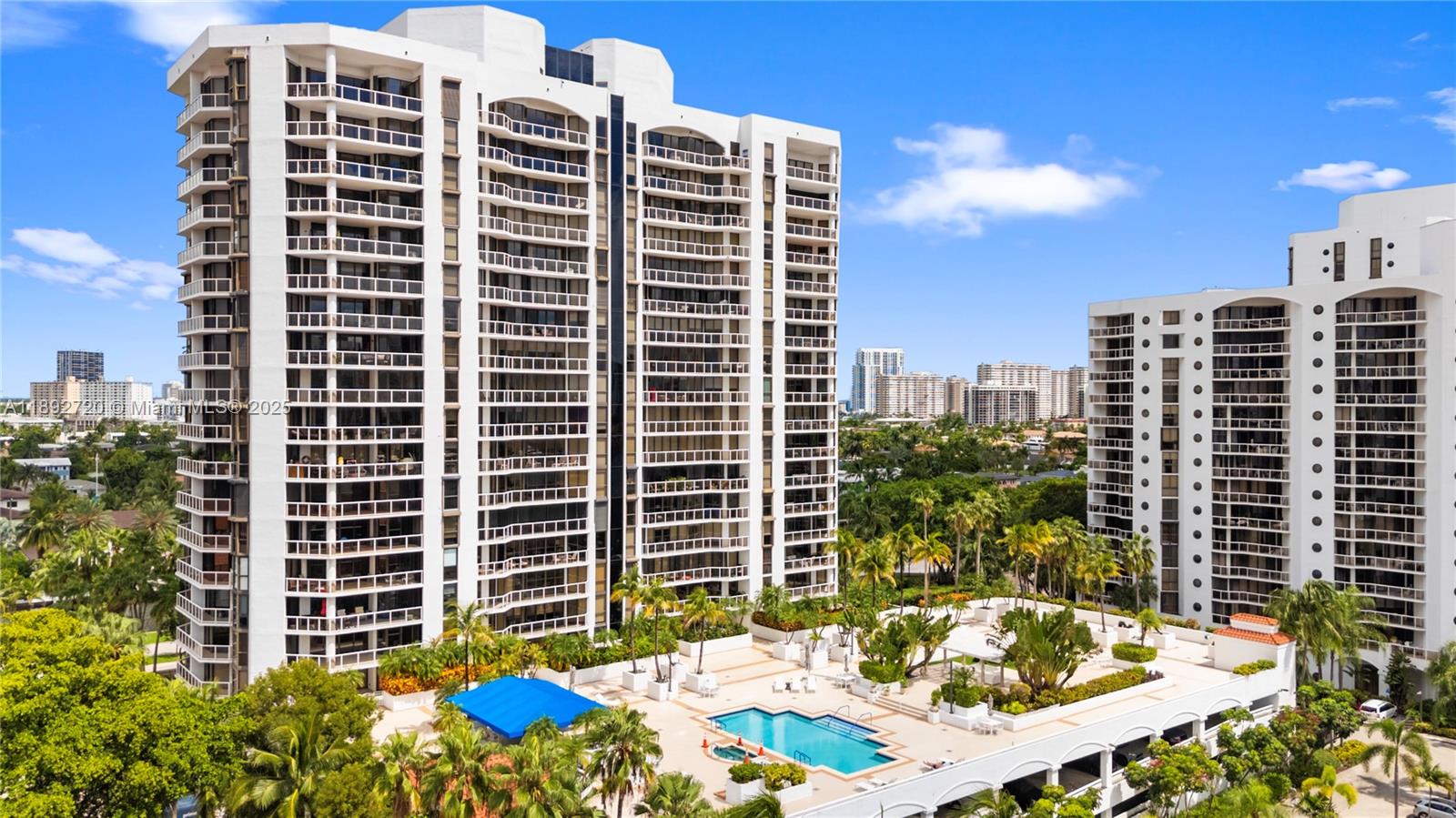HARBOR TWS AT THE WATERWA - Residential