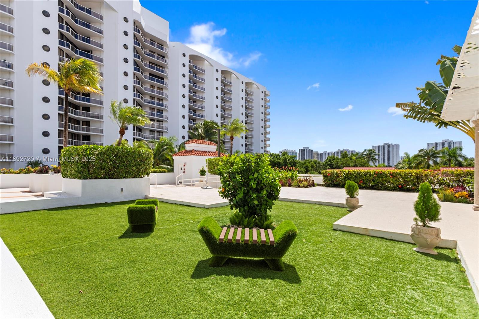 HARBOR TWS AT THE WATERWA - Residential