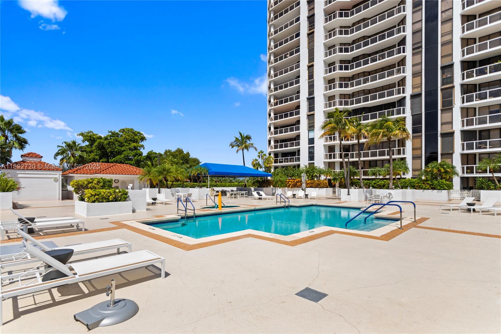 HARBOR TWS AT THE WATERWA - Residential