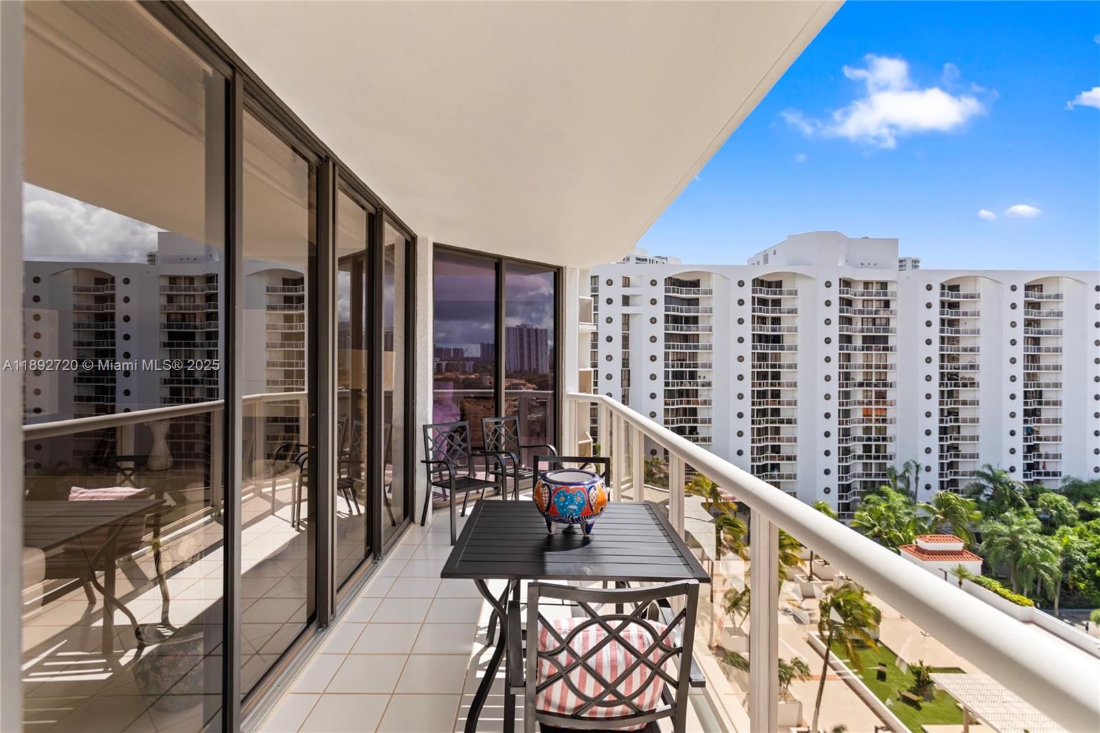 HARBOR TWS AT THE WATERWA - Residential