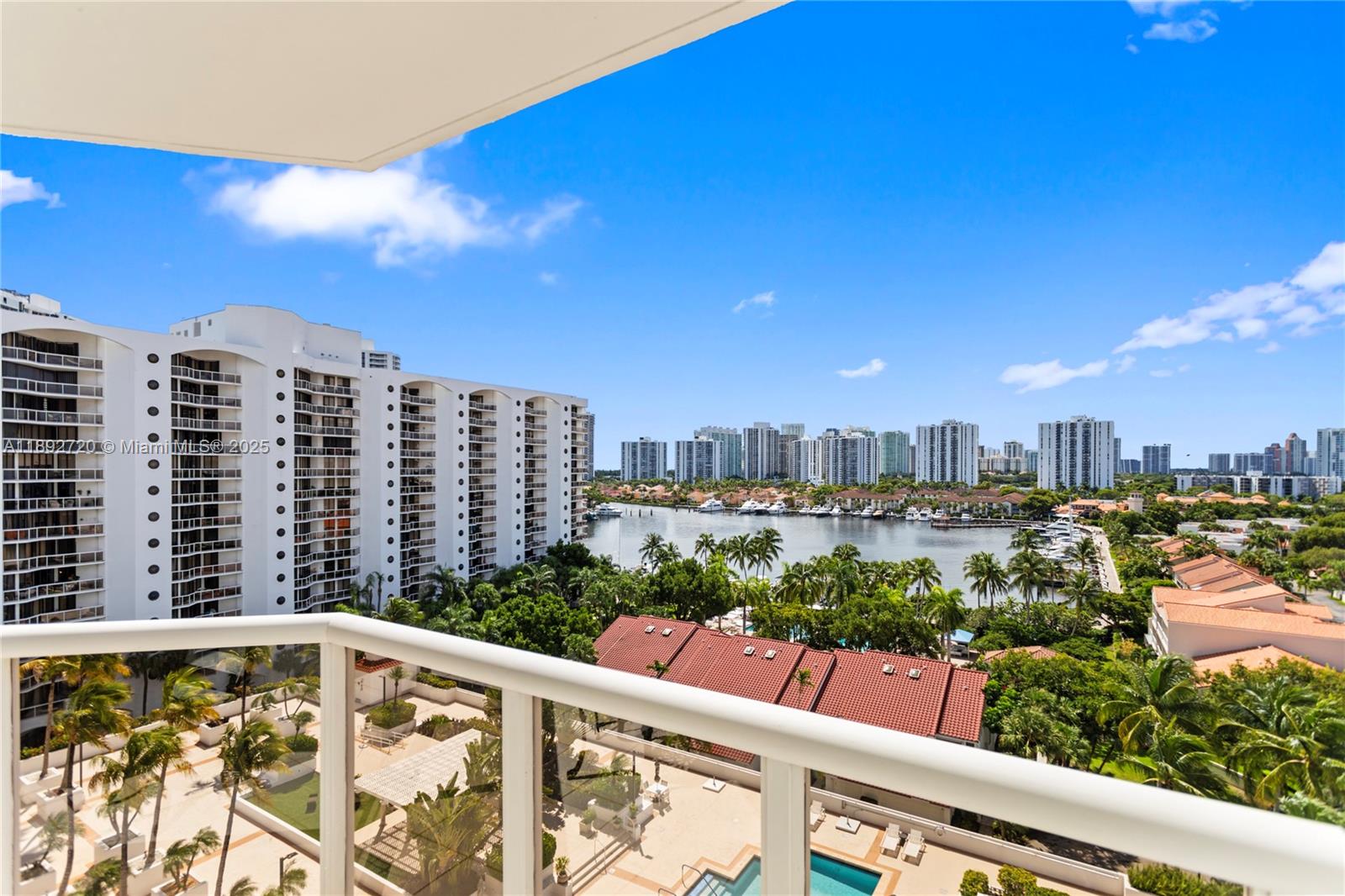HARBOR TWS AT THE WATERWA - Residential