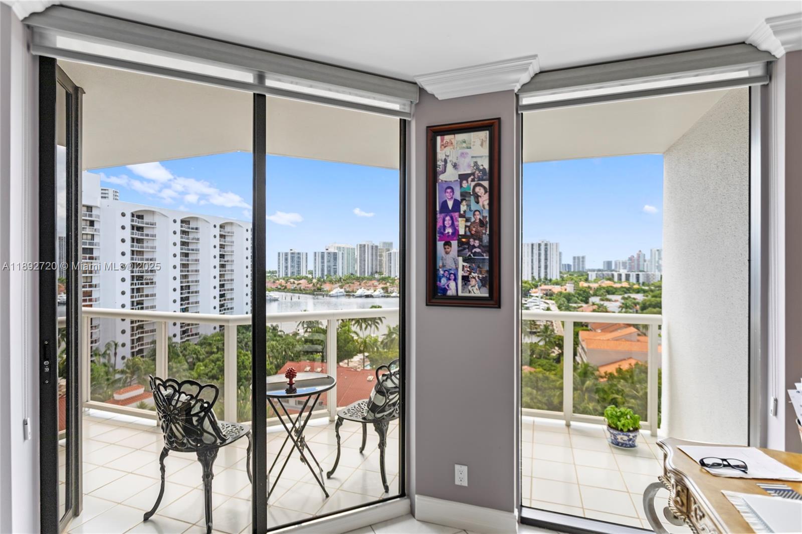 HARBOR TWS AT THE WATERWA - Residential