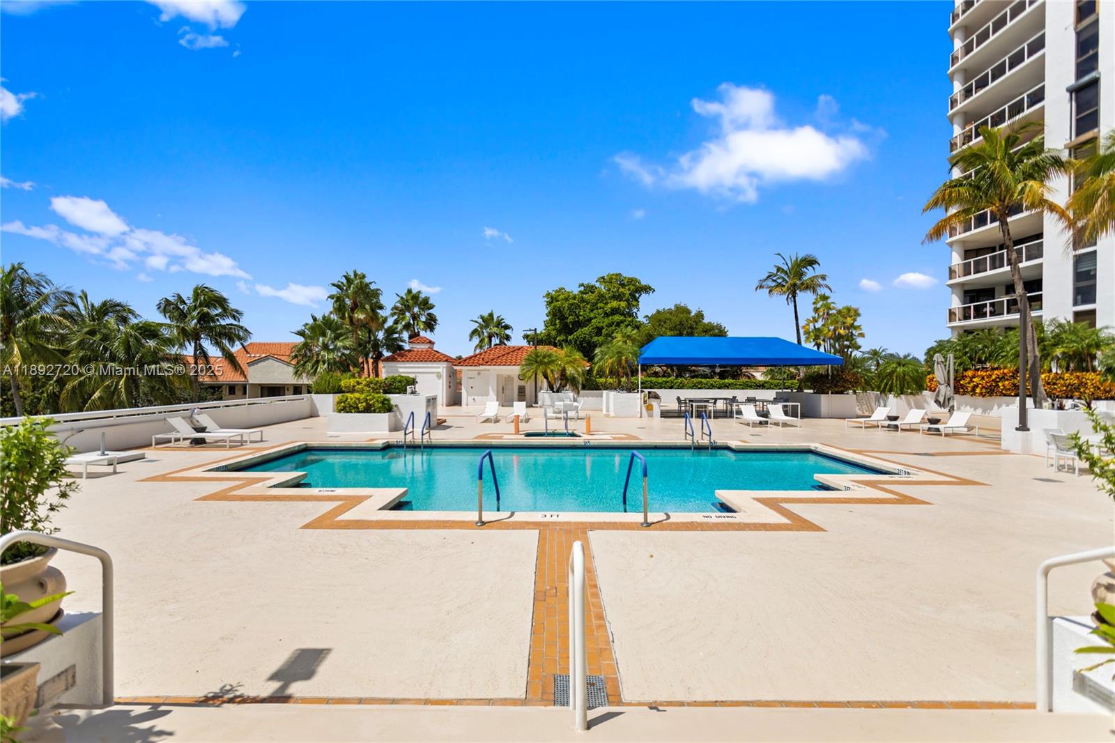 HARBOR TWS AT THE WATERWA - Residential
