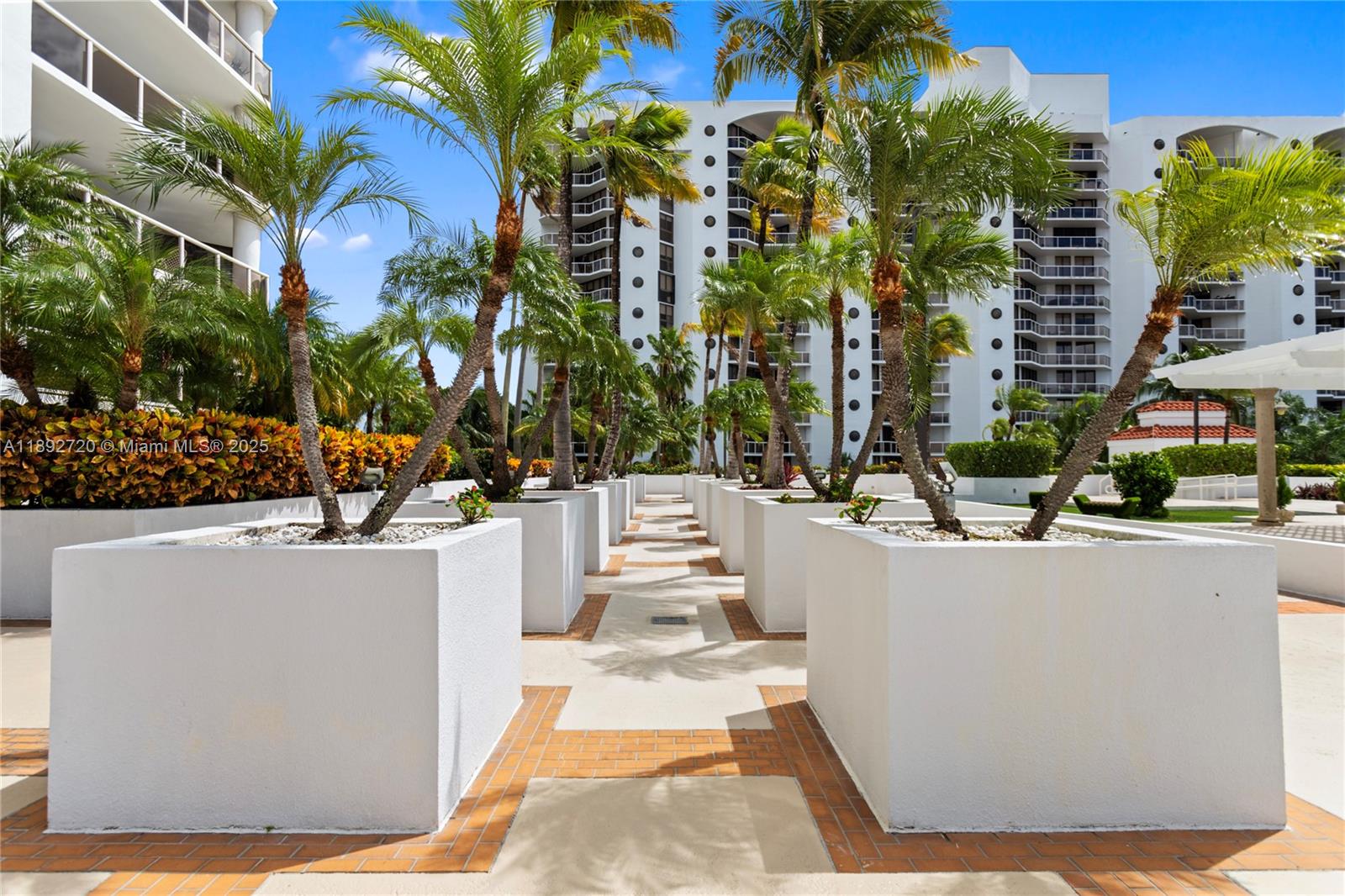 HARBOR TWS AT THE WATERWA - Residential