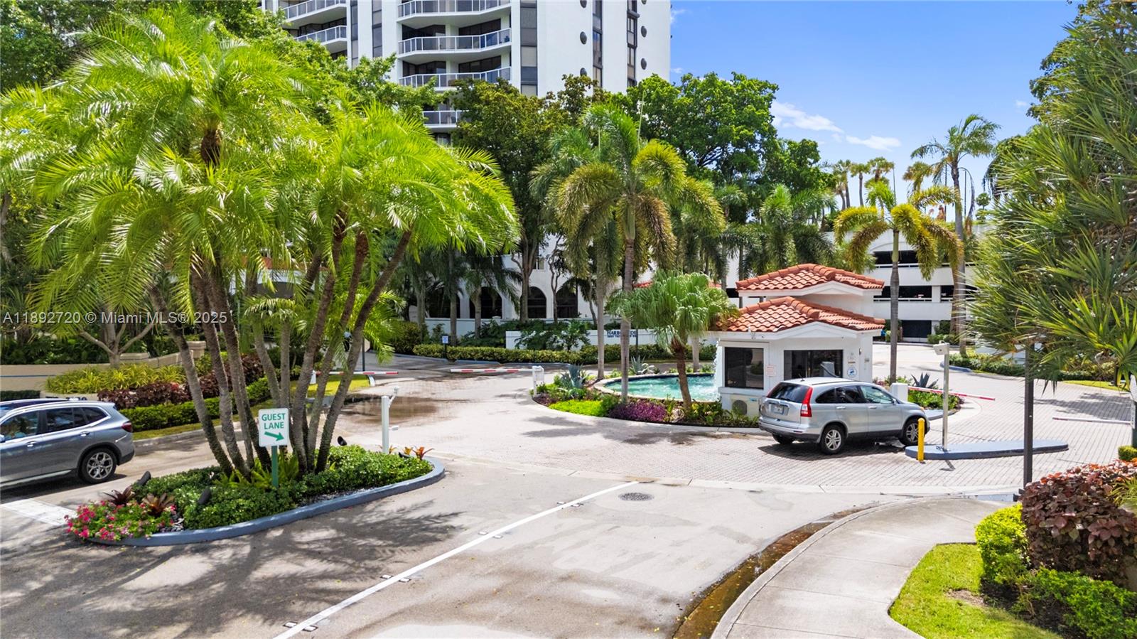 HARBOR TWS AT THE WATERWA - Residential