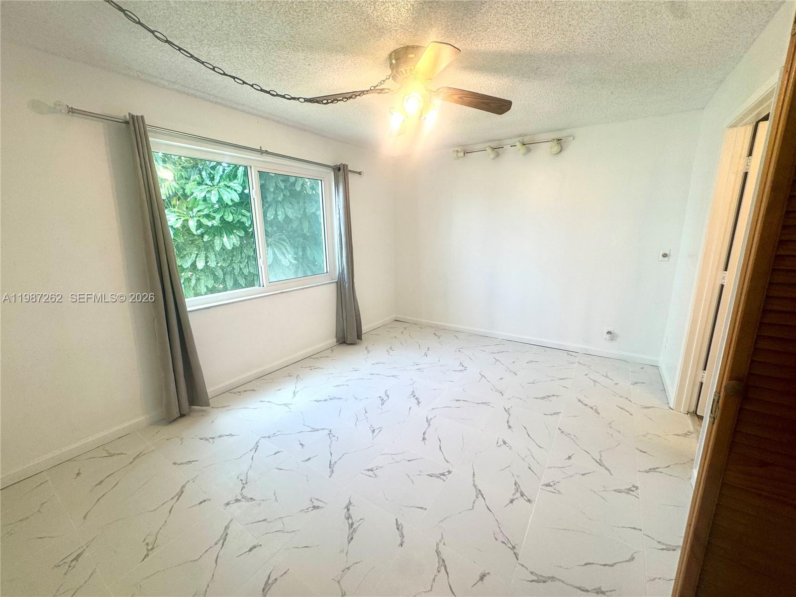 LAKESHORE AT UNIVERSITY P - Residential