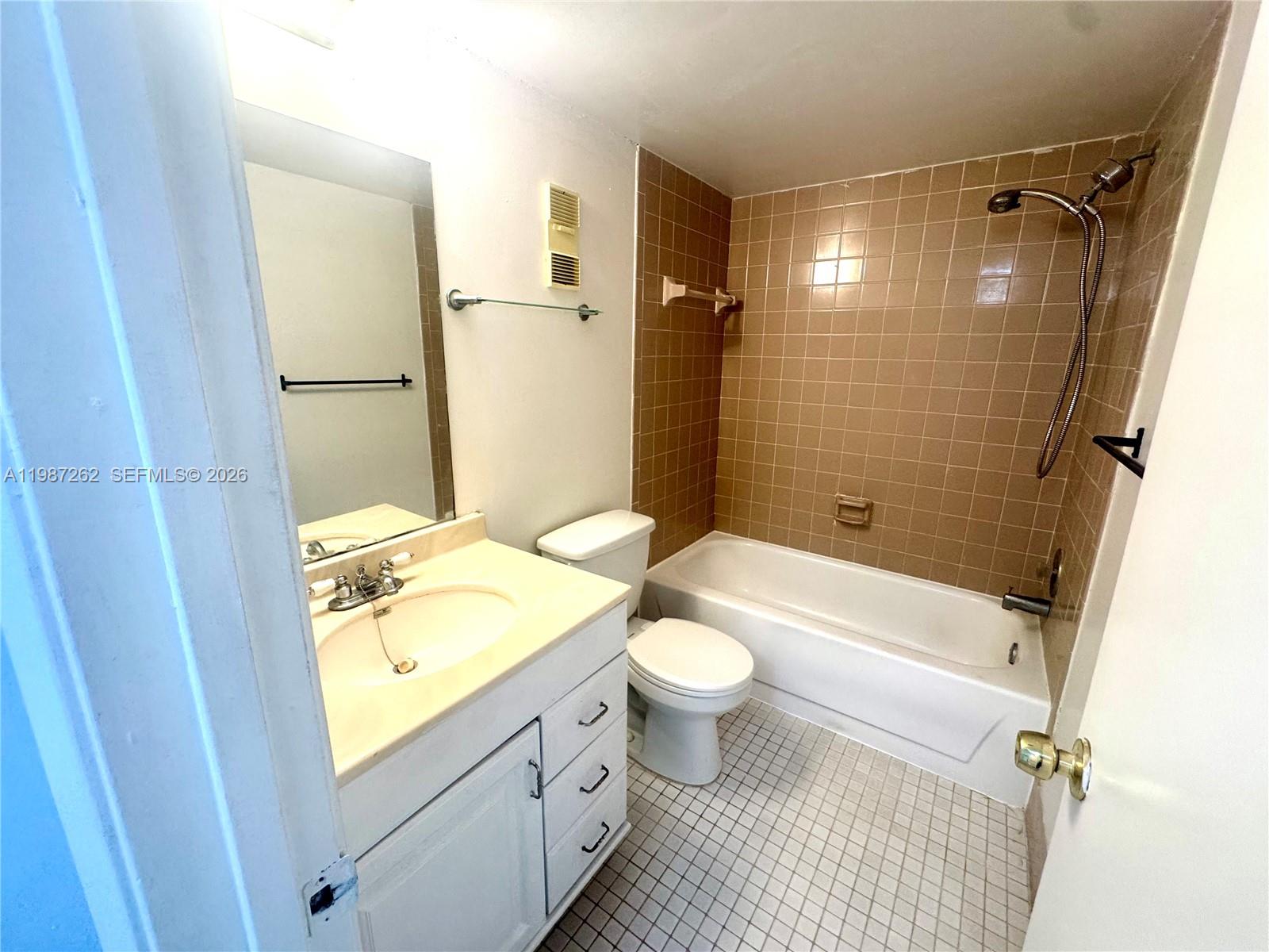 LAKESHORE AT UNIVERSITY P - Residential