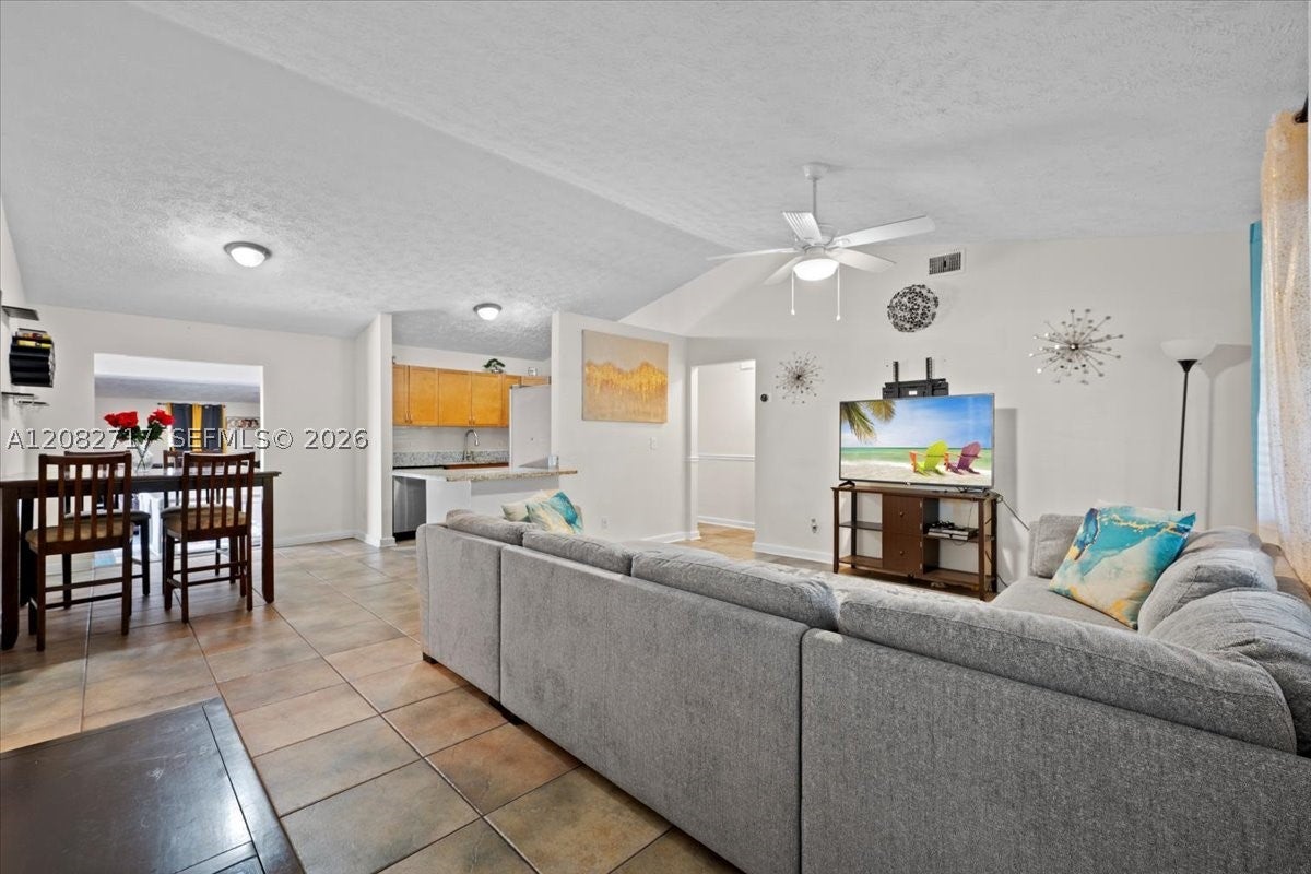 6015 Raintree