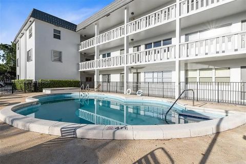 Photo of 6200 NE 22nd Way #305, Fort Lauderdale, FL 33308 (MLS # A11887545)