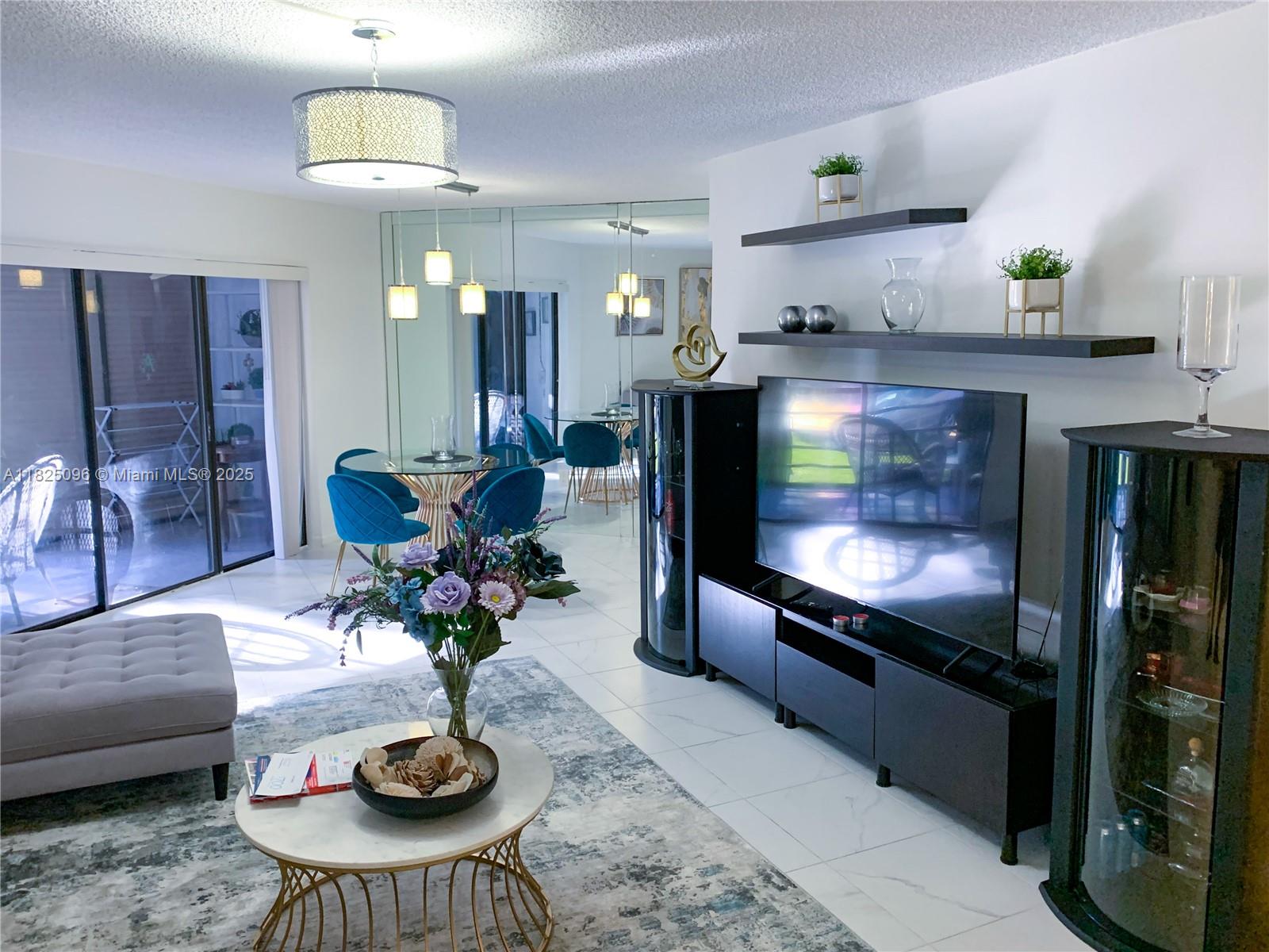 6555 W Broward Blvd 208, Plantation, FL, 33317/$190,000 1 6555 W Broward Blvd 208