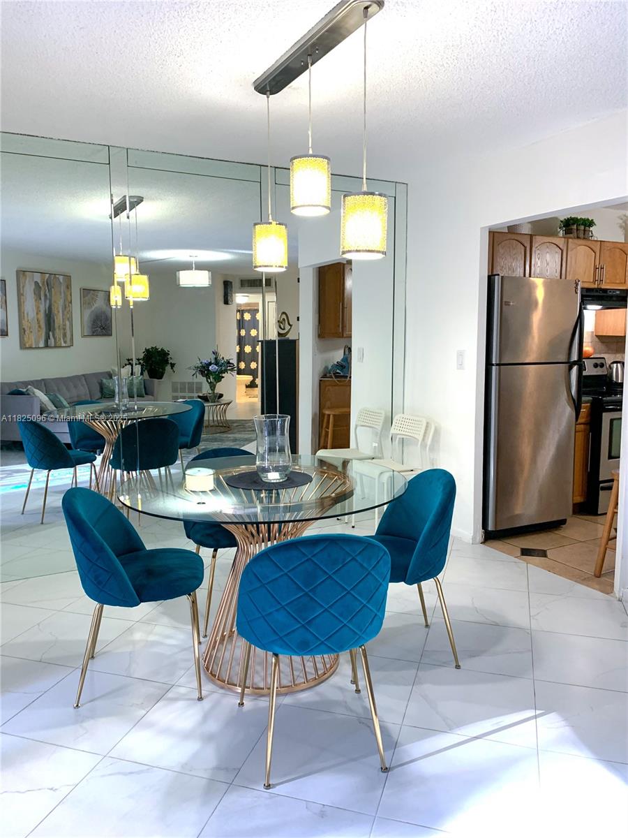 6555 W Broward Blvd 208, Plantation, FL, 33317/$190,000 3 6555 W Broward Blvd 208