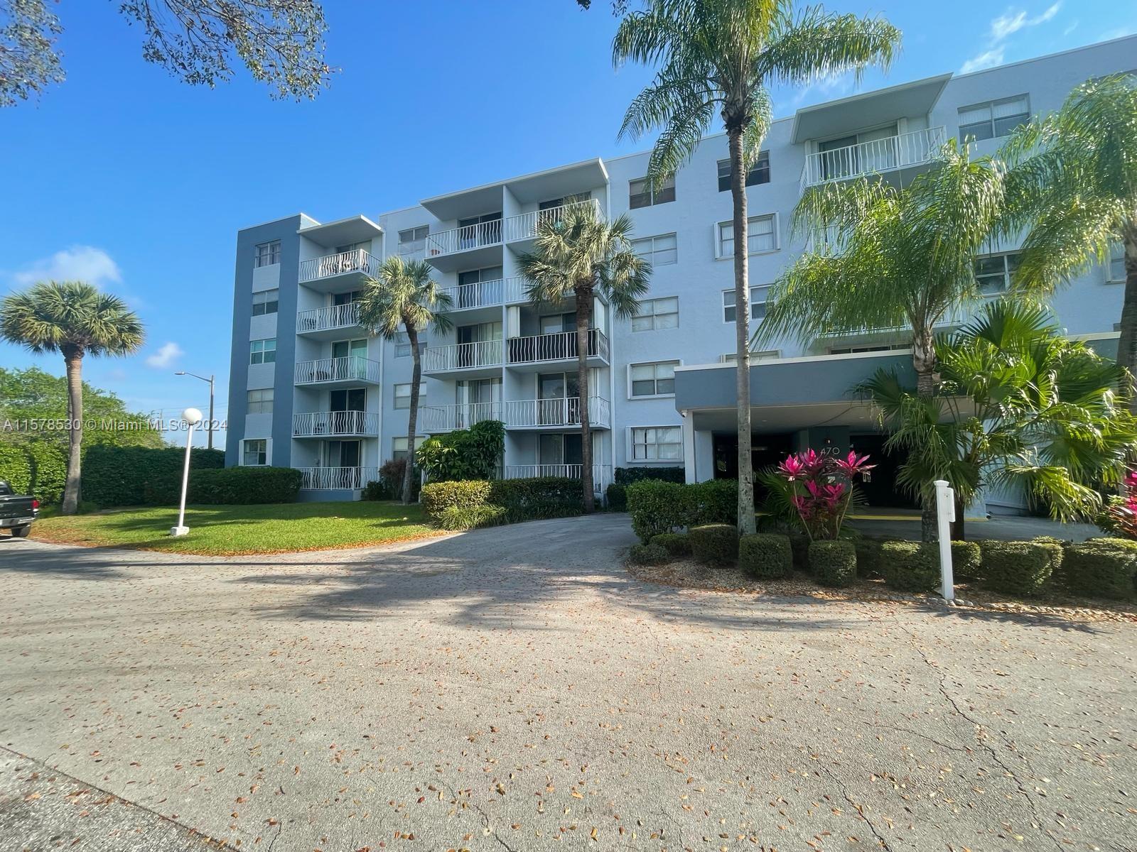 Property for Sale at 470 Executive Center Dr 4H, West Palm Beach, Palm Beach County, Florida - Bedrooms: 2 
Bathrooms: 2  - $179,897