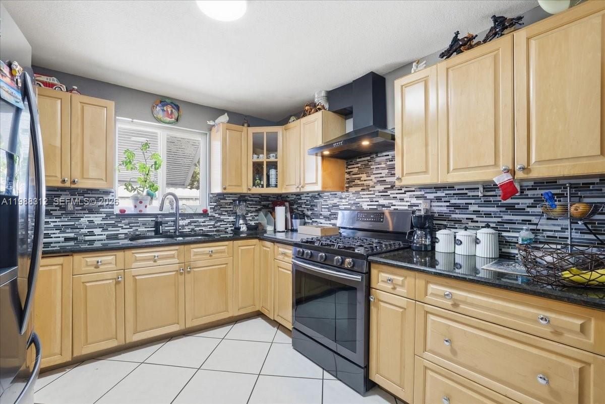 THE TROPICS AMD - Residential