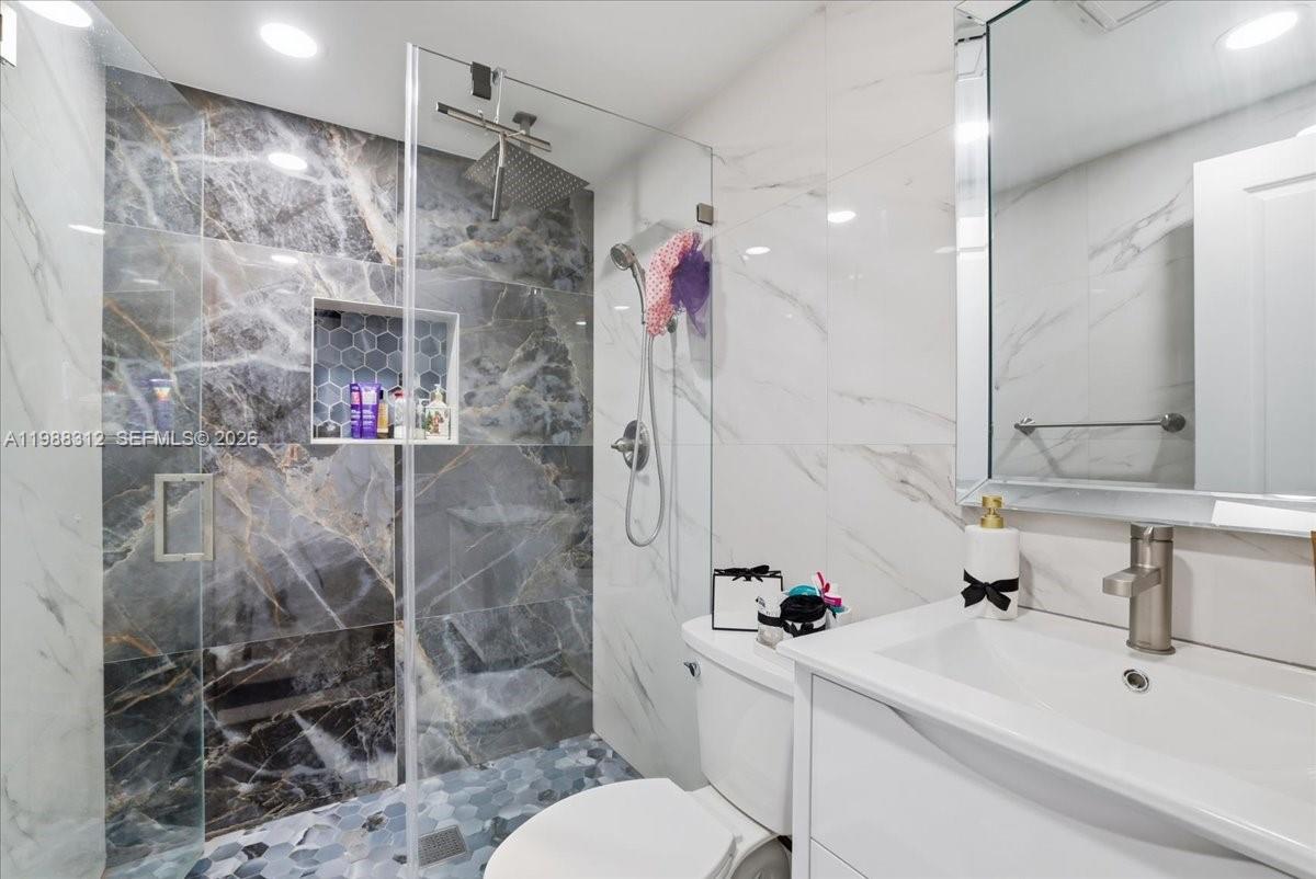 THE TROPICS AMD - Residential