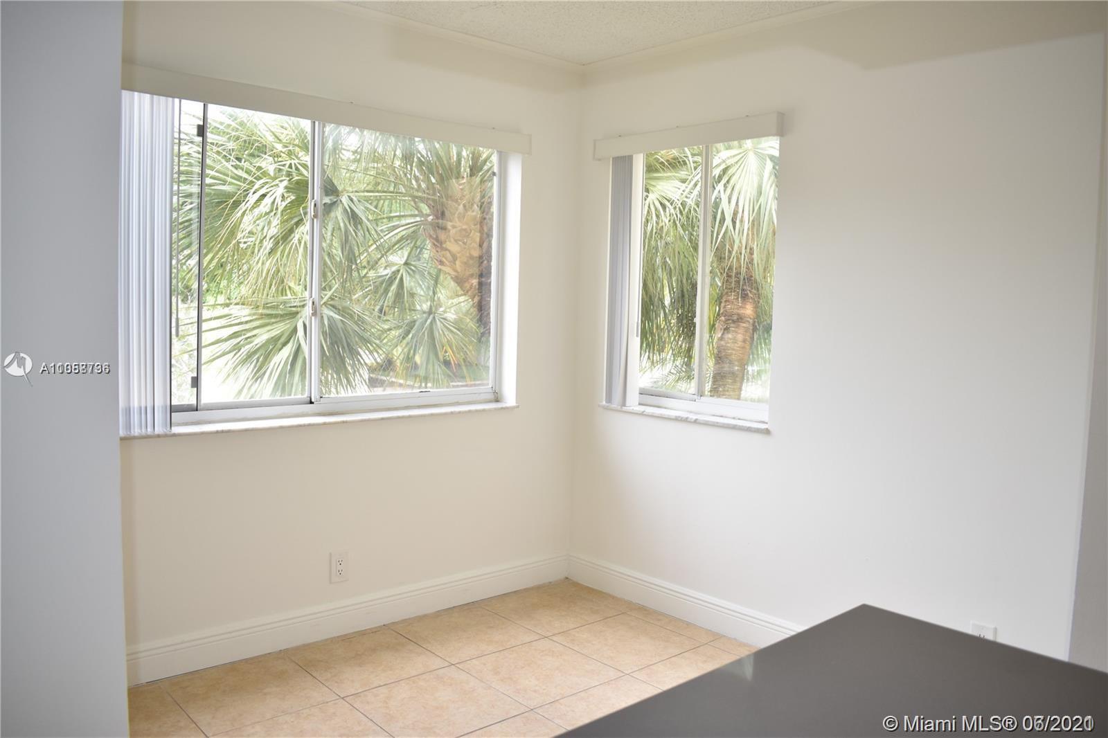 LEXINGTON ON THE GREEN CO - Residential Lease