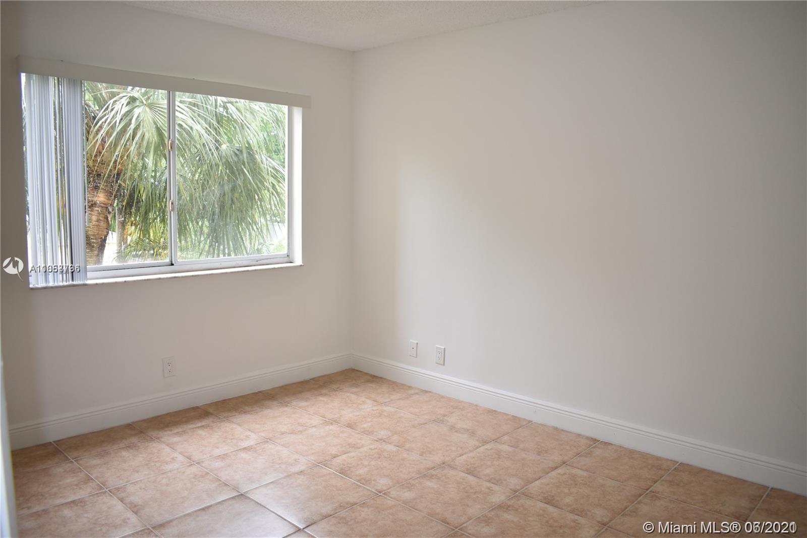 LEXINGTON ON THE GREEN CO - Residential Lease