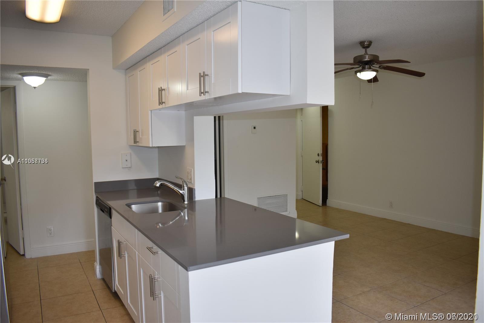 LEXINGTON ON THE GREEN CO - Residential Lease