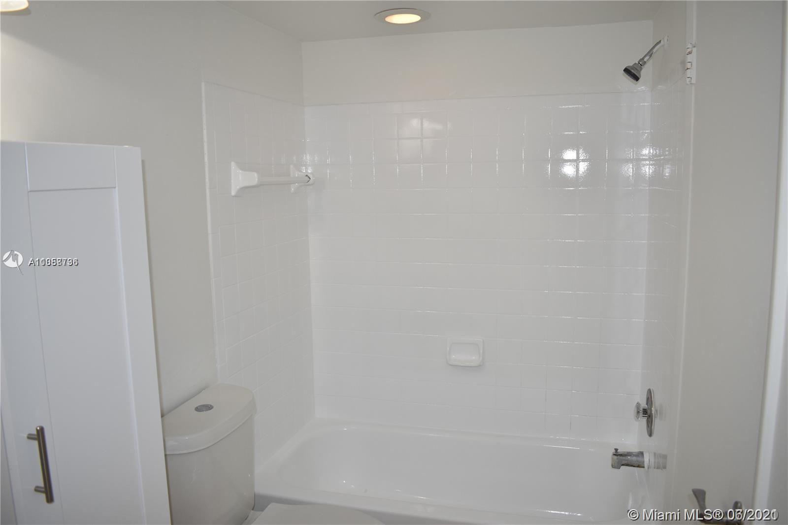 LEXINGTON ON THE GREEN CO - Residential Lease