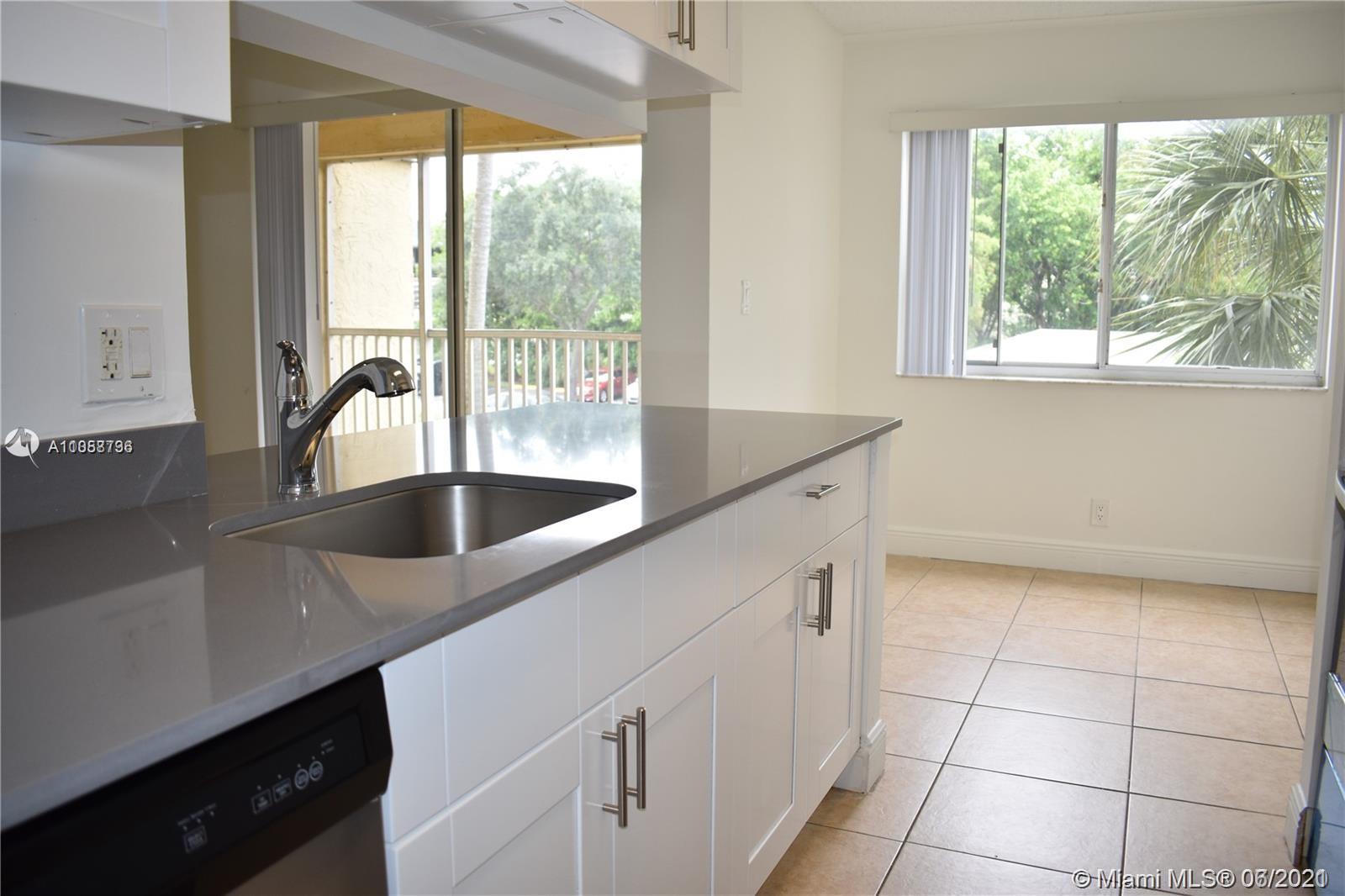 LEXINGTON ON THE GREEN CO - Residential Lease