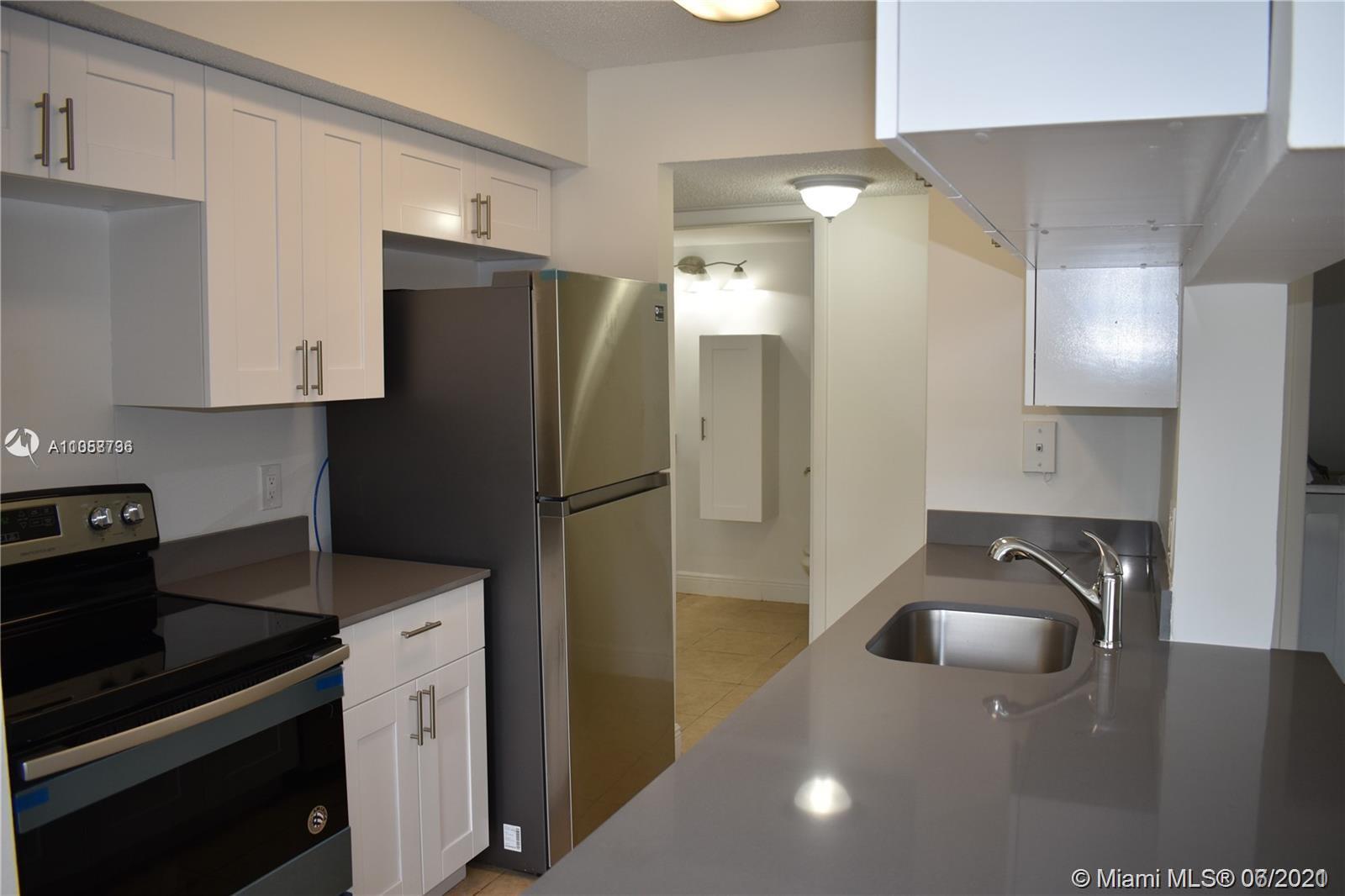 LEXINGTON ON THE GREEN CO - Residential Lease