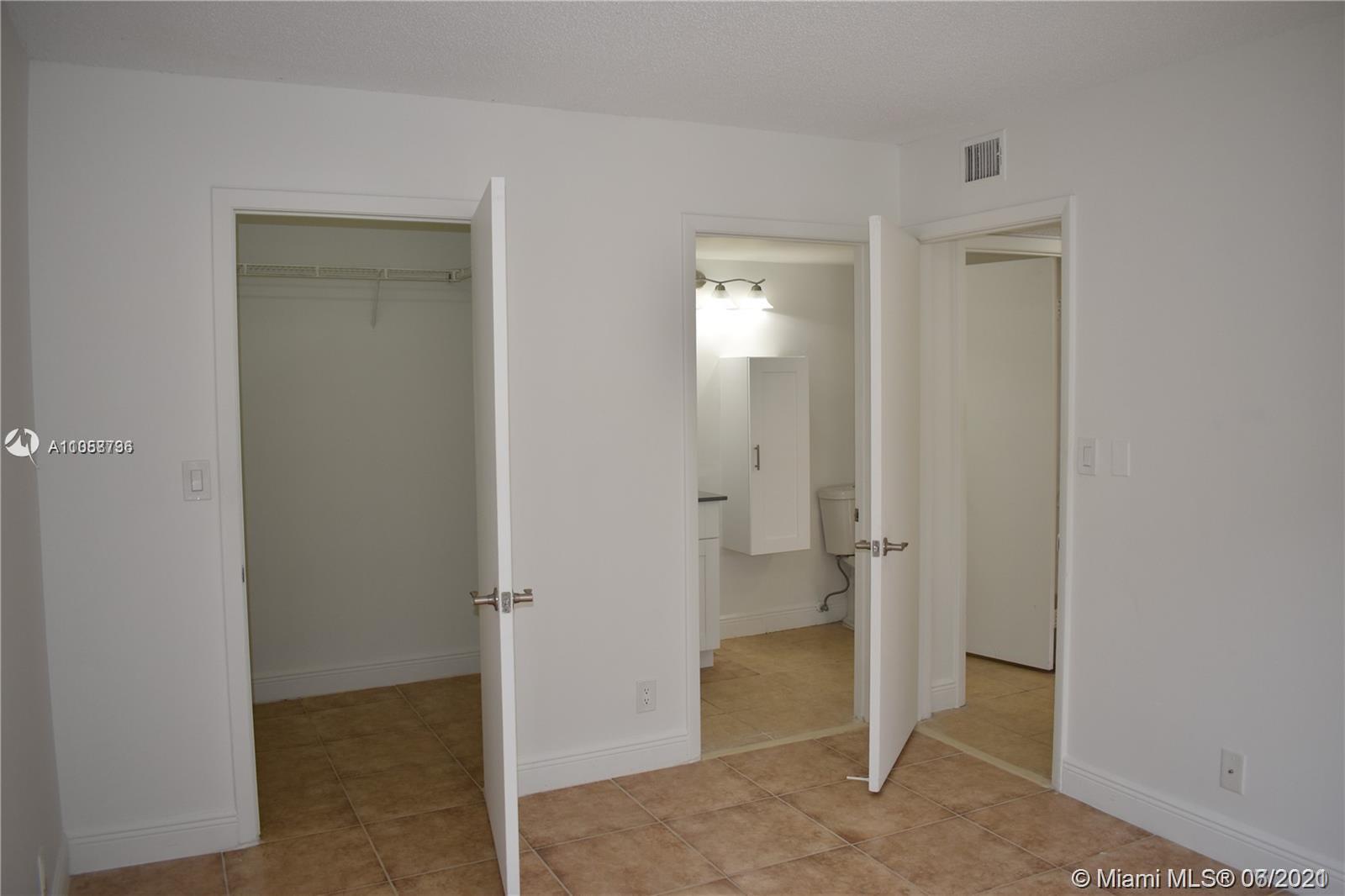 LEXINGTON ON THE GREEN CO - Residential Lease