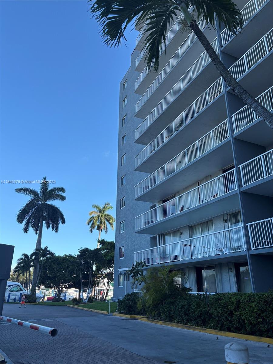 It's all about location at Isla del Mar. Located close to the new River Landing Development which will feature restaurants, Publix, and shopping. This 2 Bedroom 1.5 Bath is located right on the Miami River with water views from every room. Watch the boats go by from the large balcony. Wood Laminate flooring throughout the home with new kitchen cabinetry. Large walk-in master closet floor to ceiling windows. Compact kitchen allows for a larger living room and dining room area. Laundry in development on same floor. Gated Community with security. Great for Investors. No Rental Restrictions.