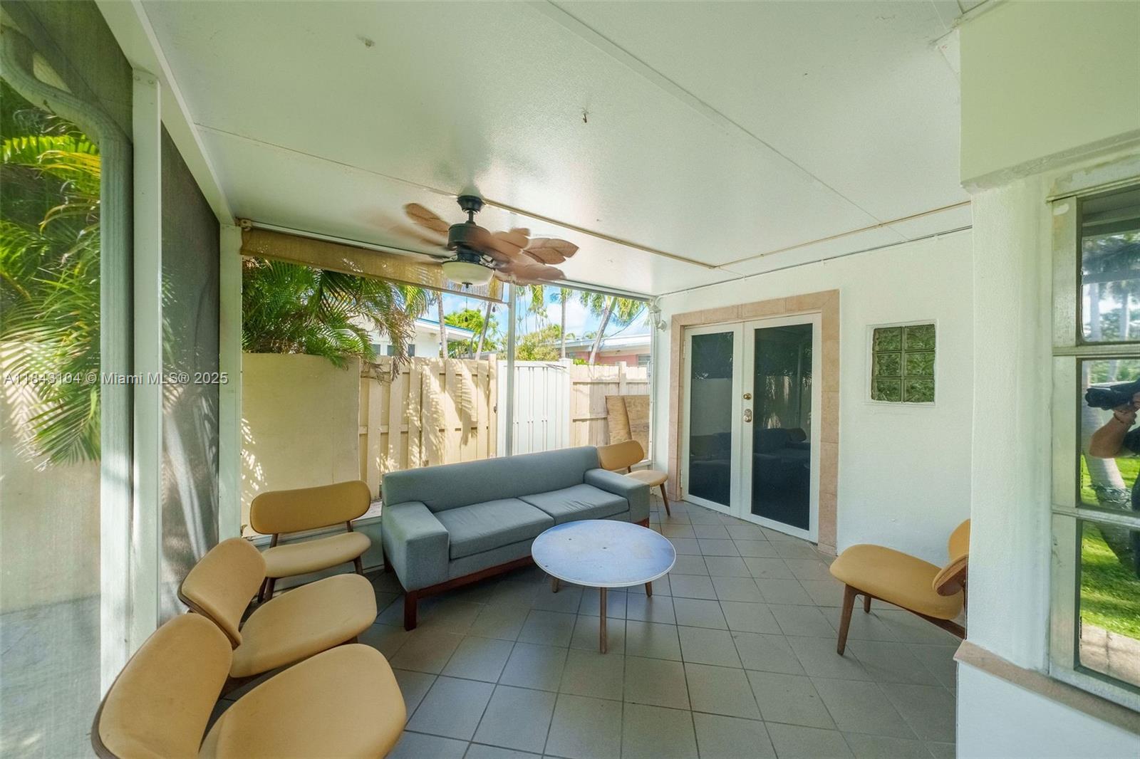 HOLLYWOOD LAKES SECTION - Land