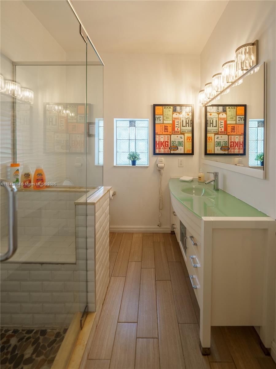 HOLLYWOOD LAKES SECTION - Land