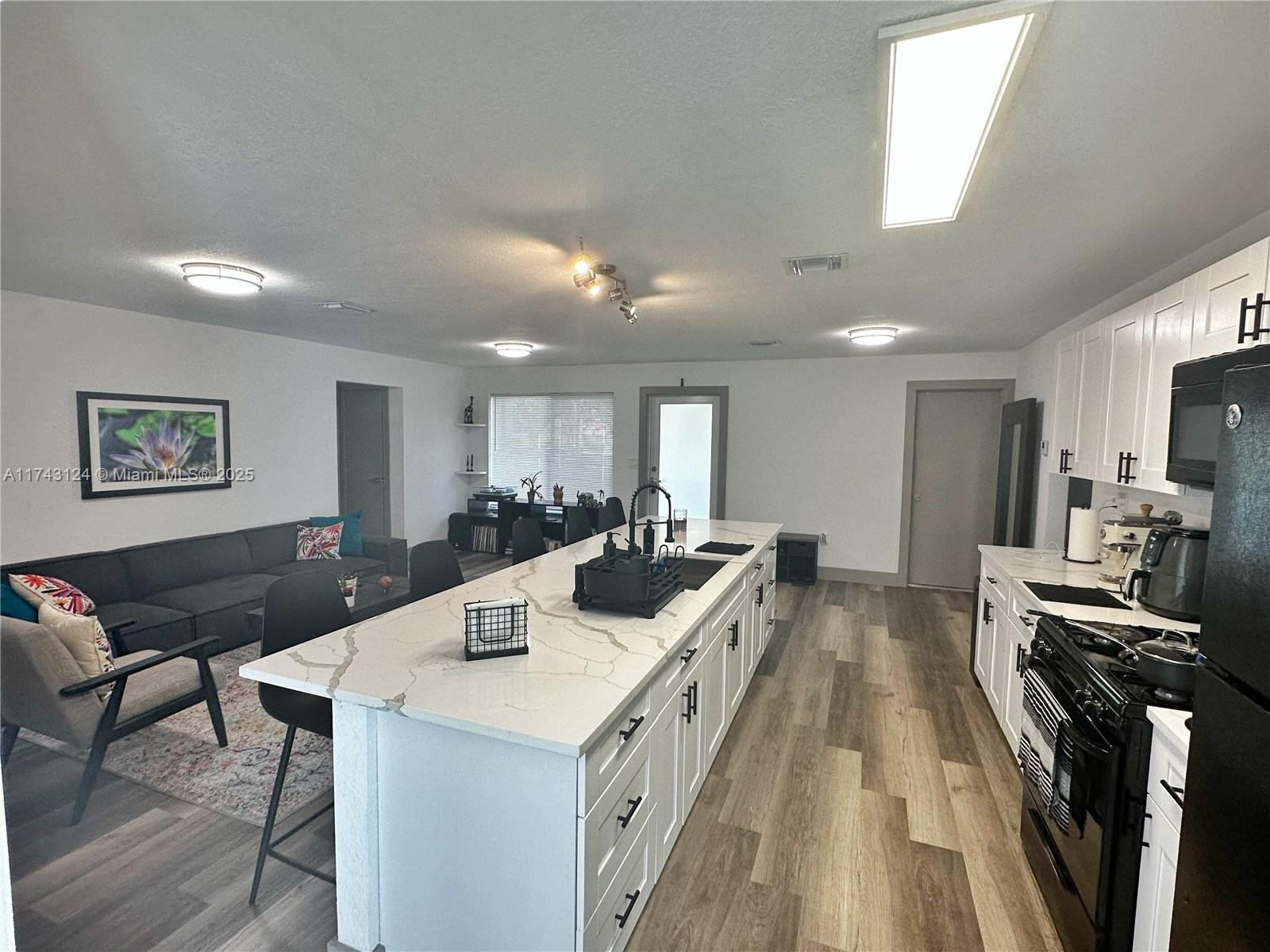 DRIFTWOOD PLAZA NO 3 - Residential