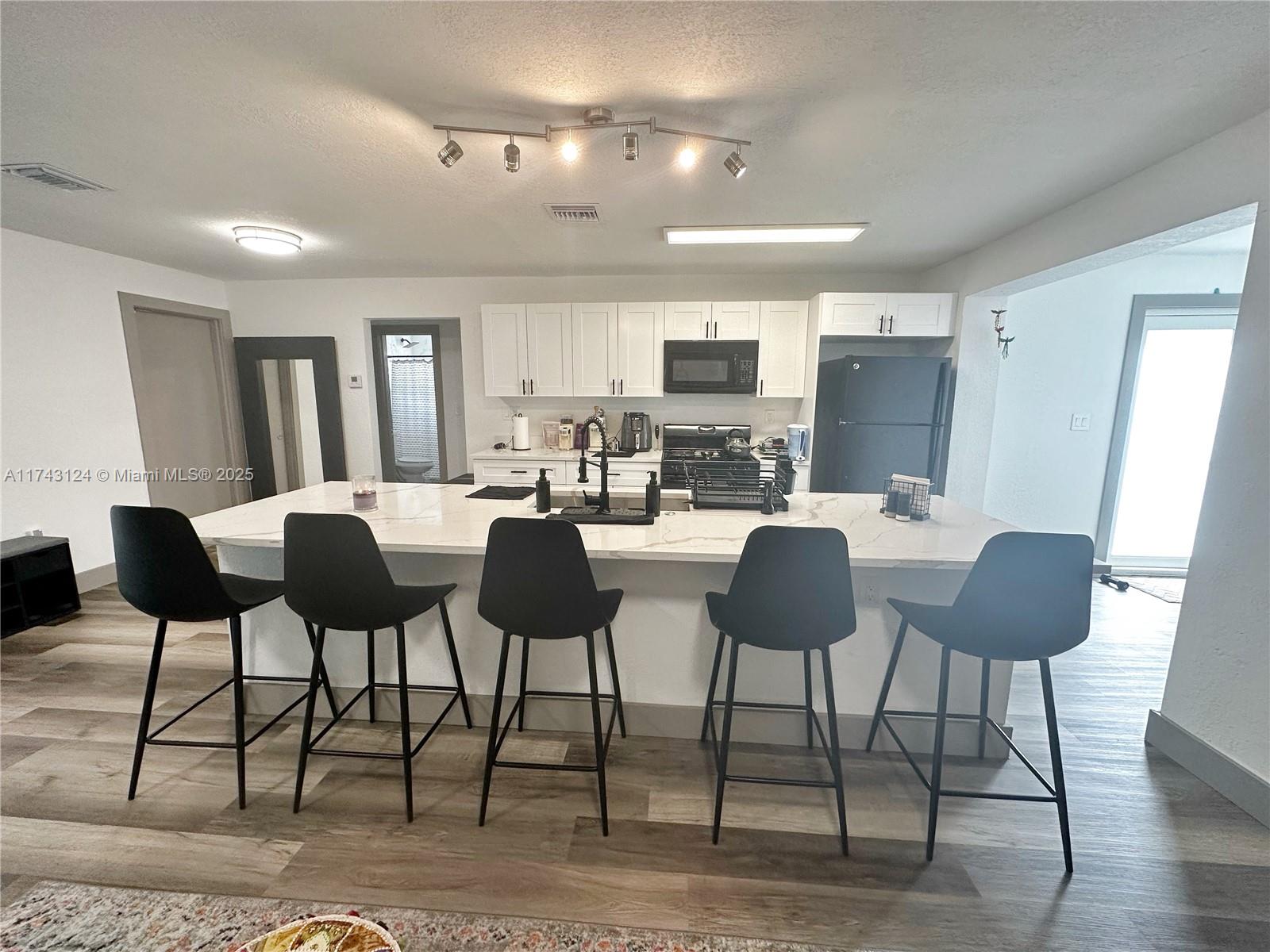 DRIFTWOOD PLAZA NO 3 - Residential