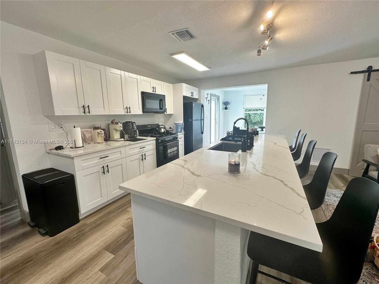 DRIFTWOOD PLAZA NO 3 - Residential