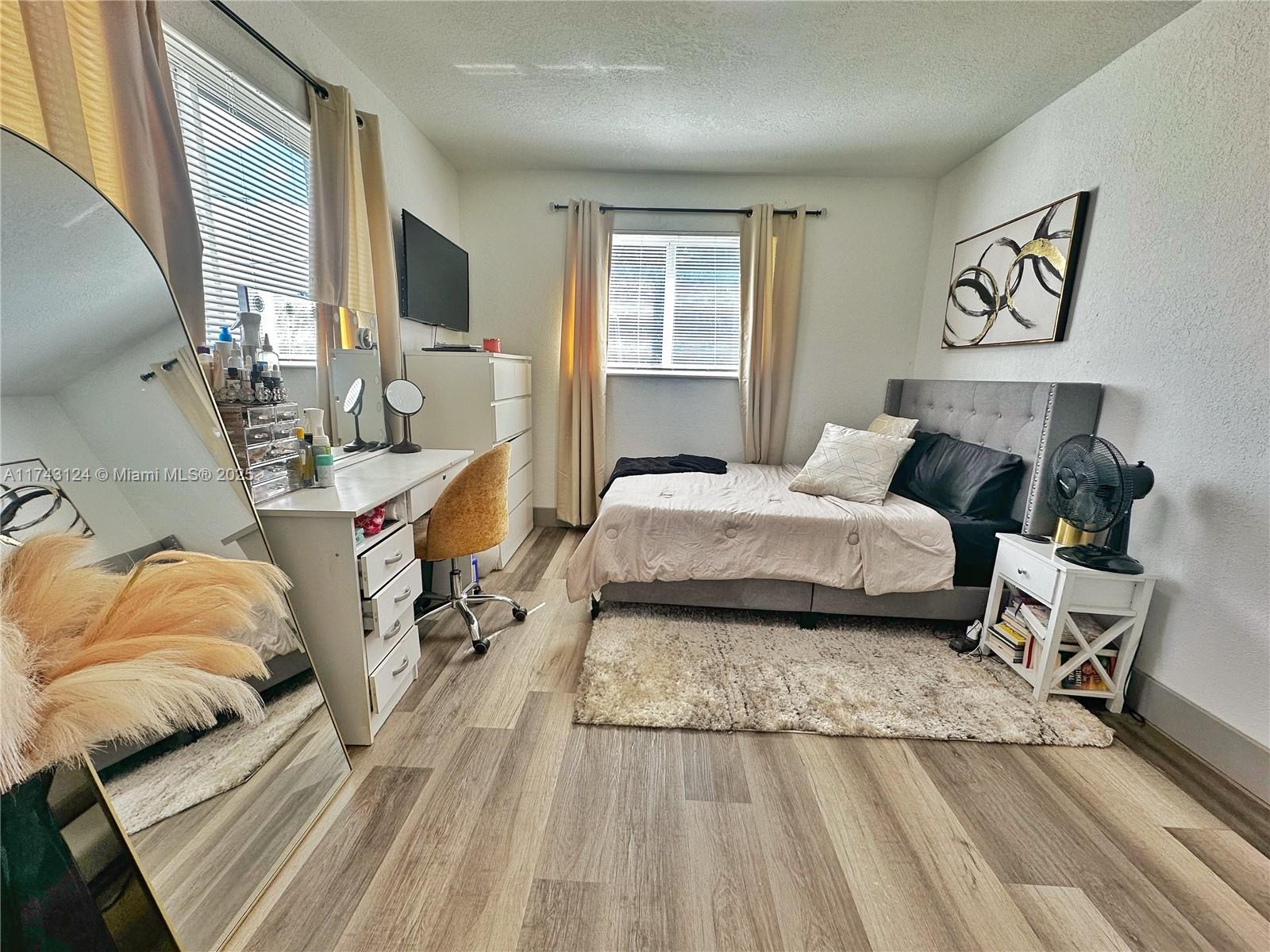 DRIFTWOOD PLAZA NO 3 - Residential