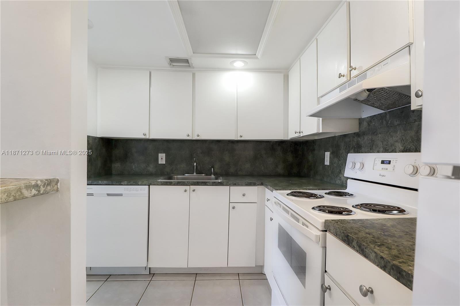 KENDALLWOOD VILLAS CONDO - Residential