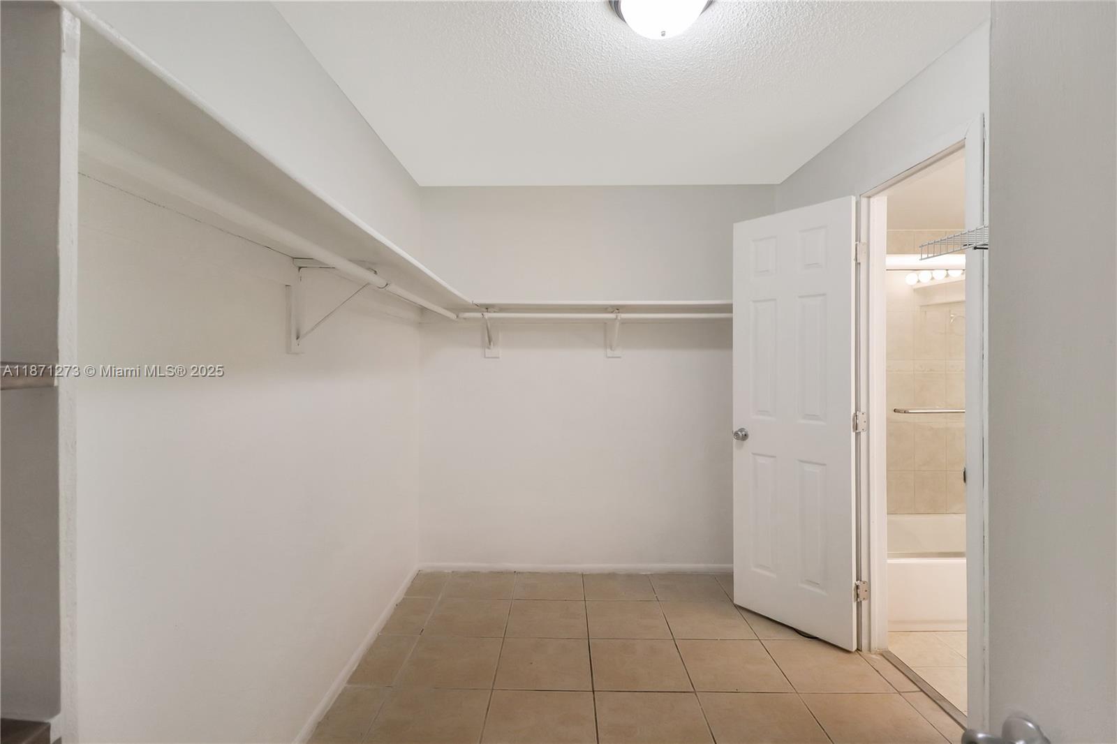 KENDALLWOOD VILLAS CONDO - Residential