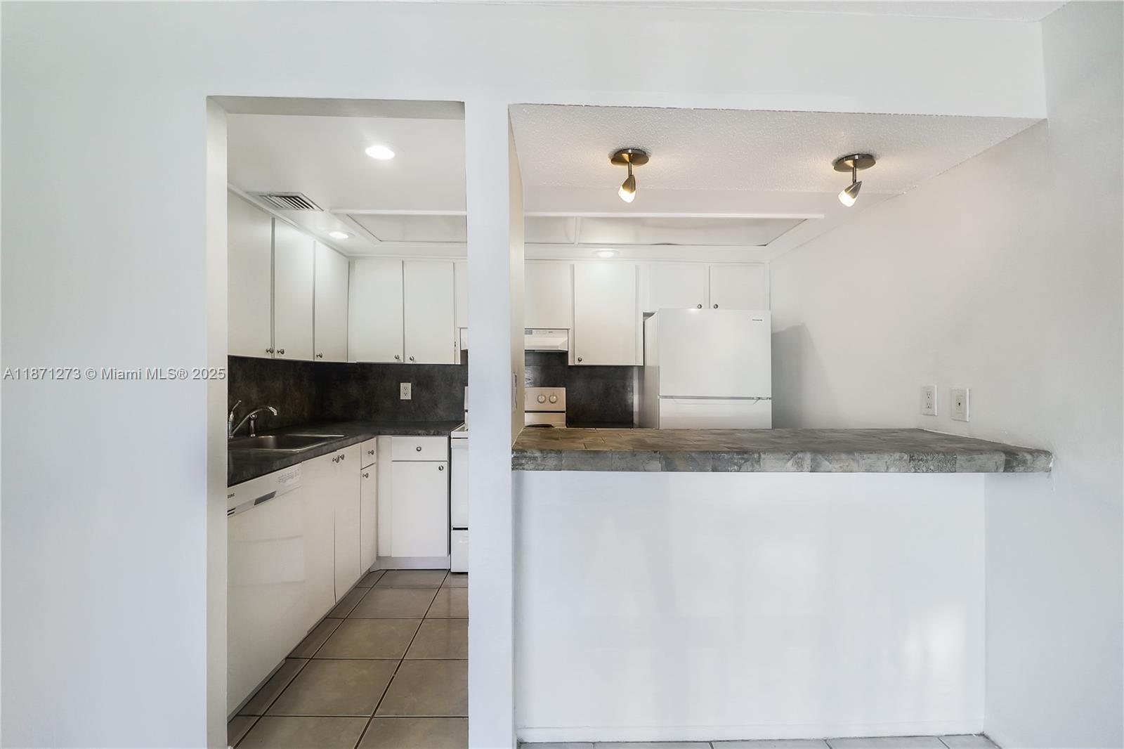 KENDALLWOOD VILLAS CONDO - Residential