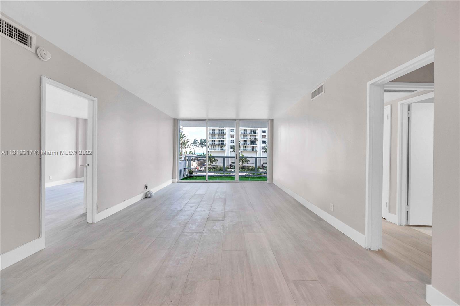 Photo 4 of 23 of 5700 Collins Ave 3C condo