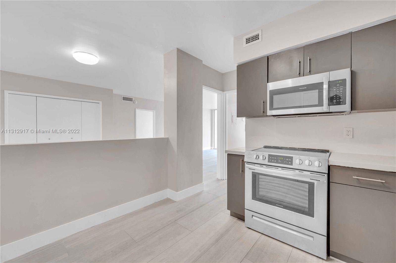 Photo 12 of 23 of 5700 Collins Ave 3C condo