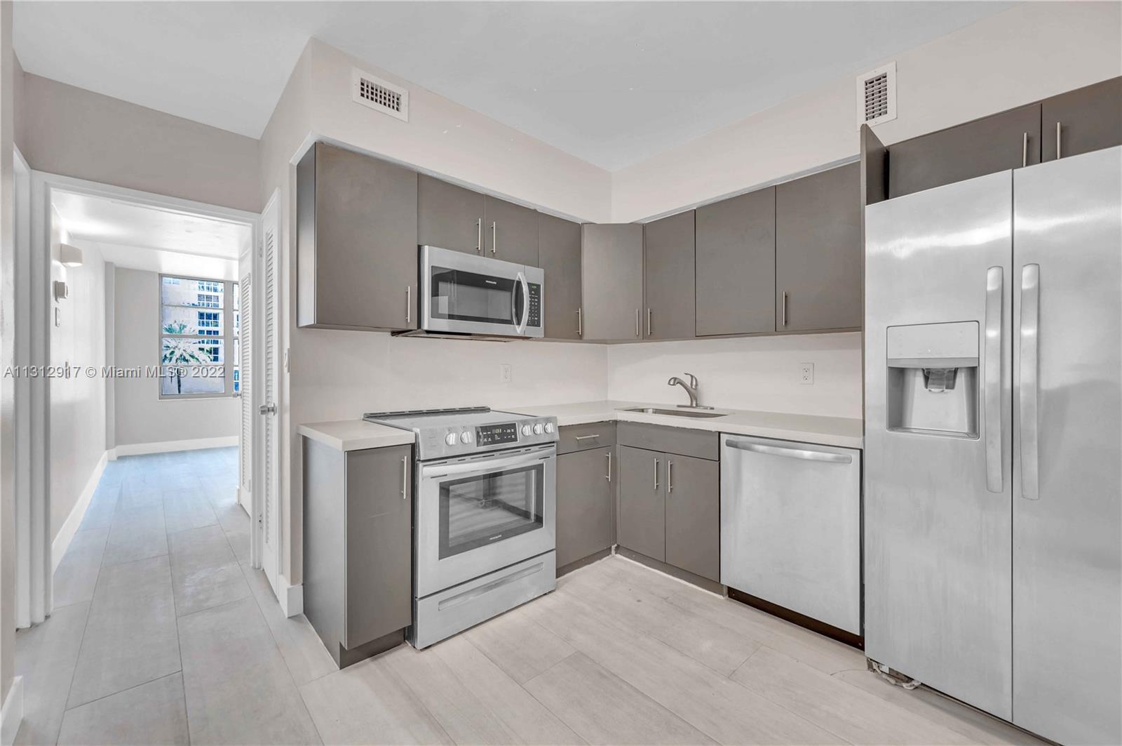 Photo 11 of 23 of 5700 Collins Ave 3C condo