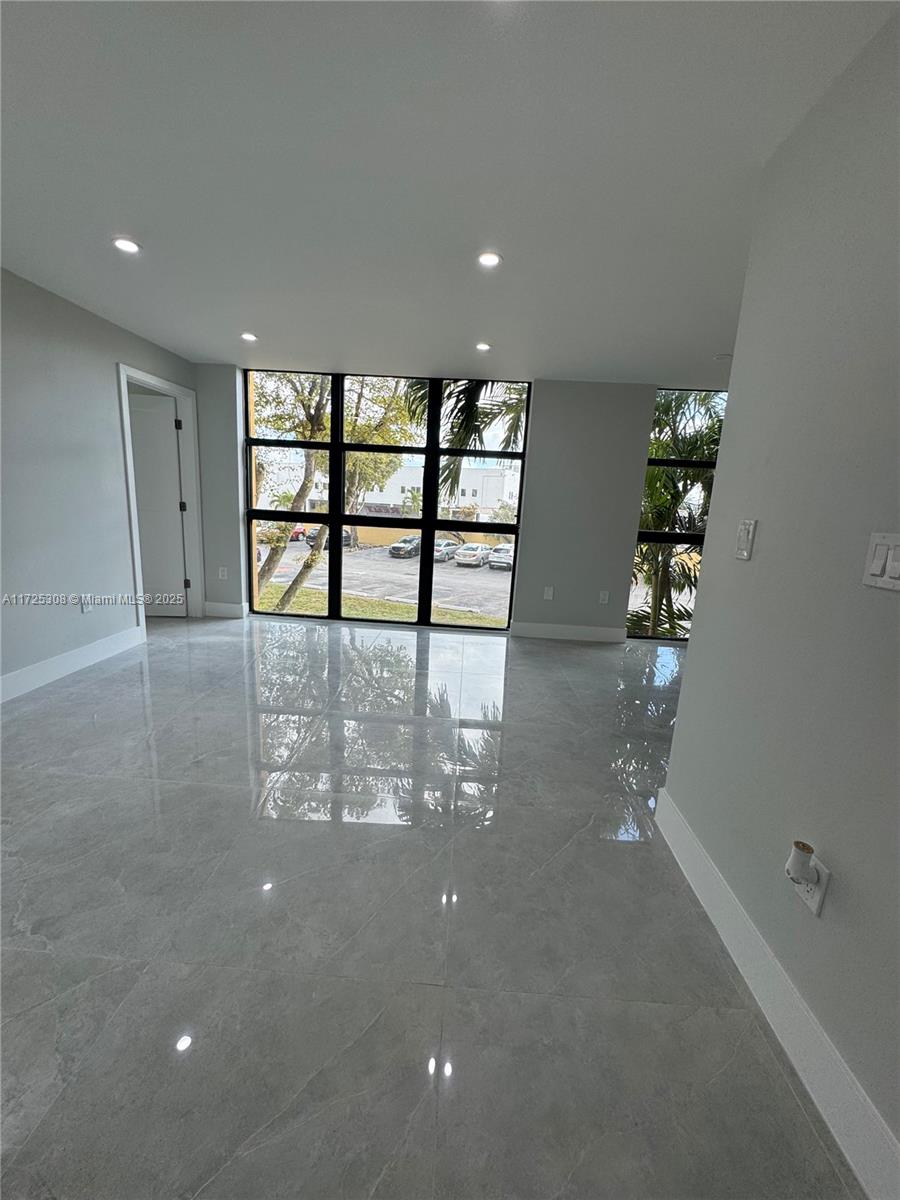 INTERNATIONAL PARK CONDO 2 - Residential