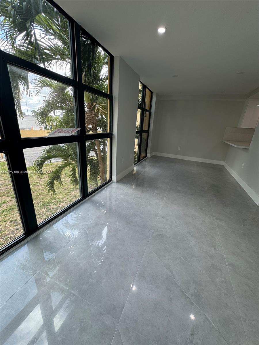 INTERNATIONAL PARK CONDO 2 - Residential