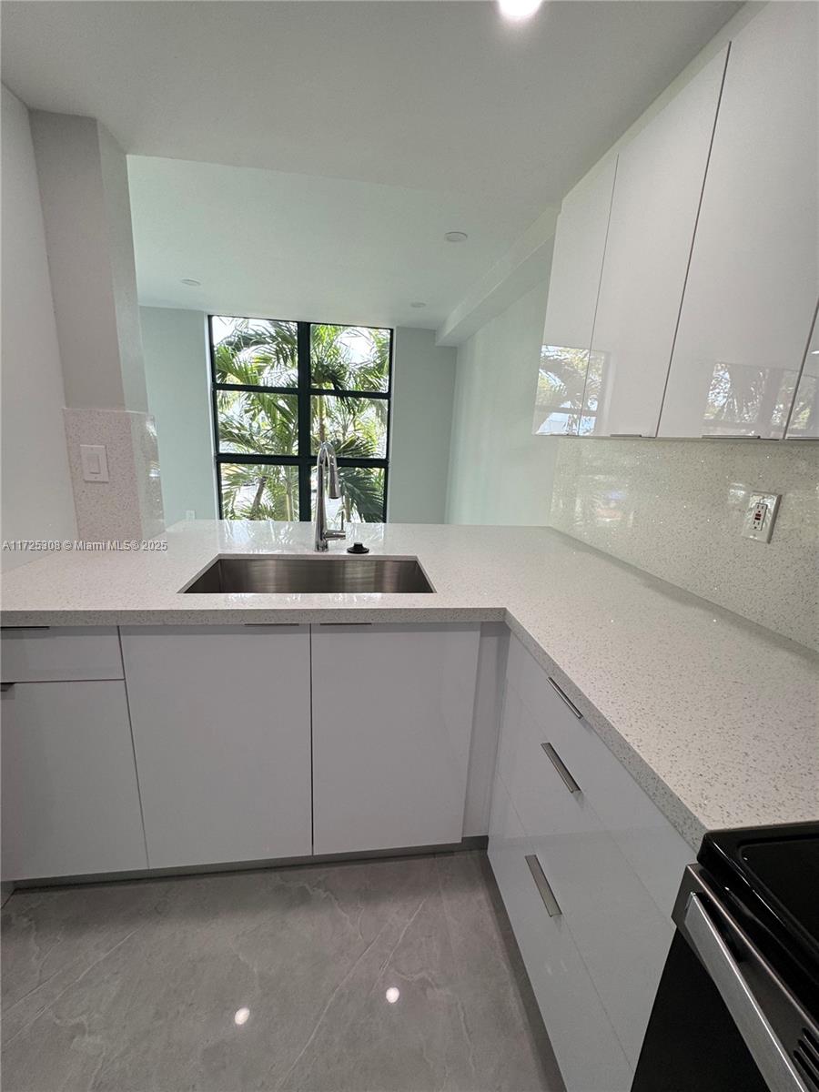 INTERNATIONAL PARK CONDO 2 - Residential