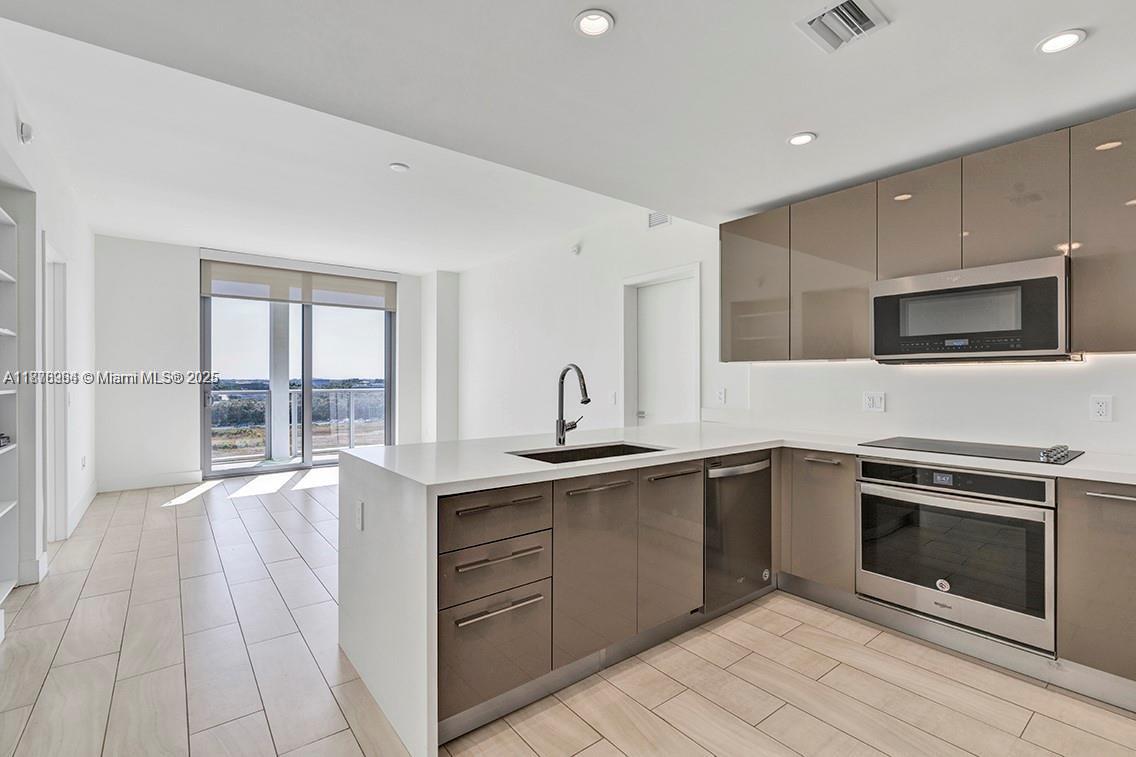 2000 Metropica Way 907