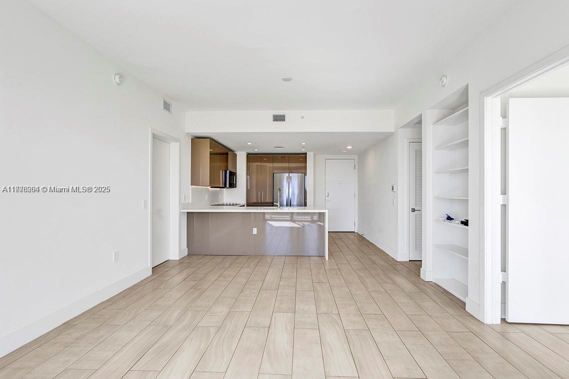 2000 Metropica Way 907