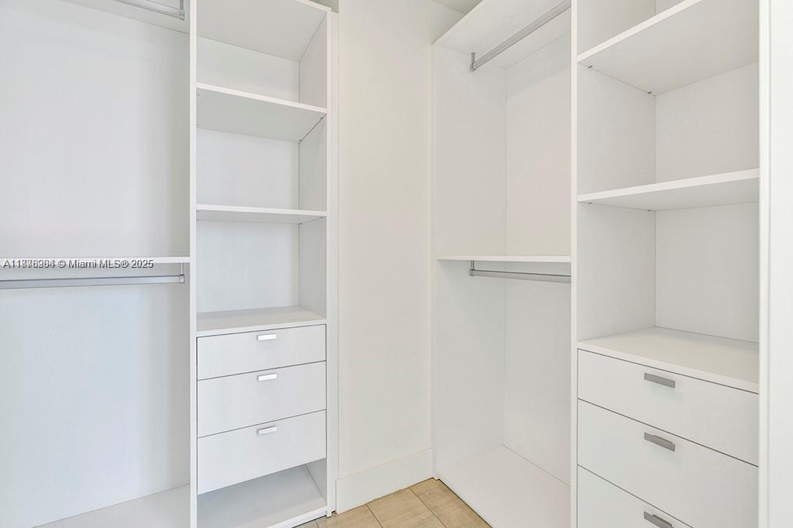 METROPICA NORTH TOWER ONE - Residential