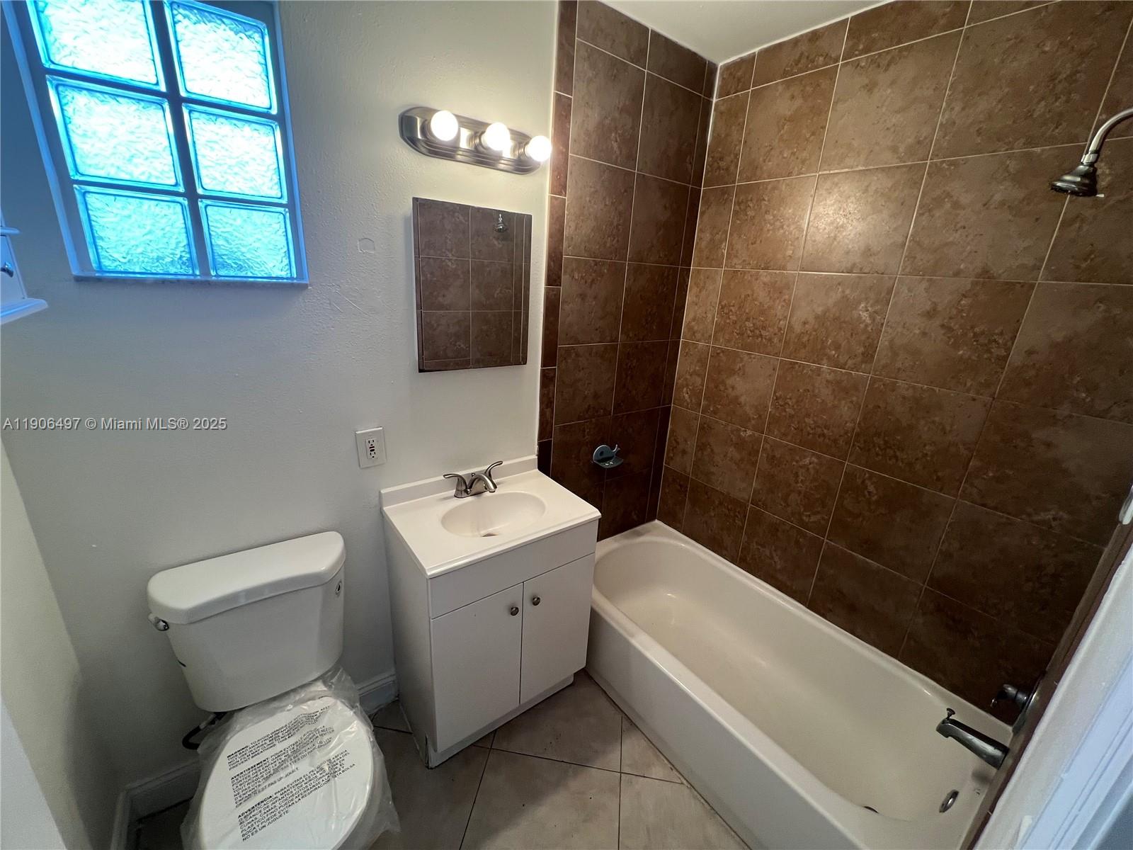 HOLLYWOOD BEACH GARDENS - Residential Lease