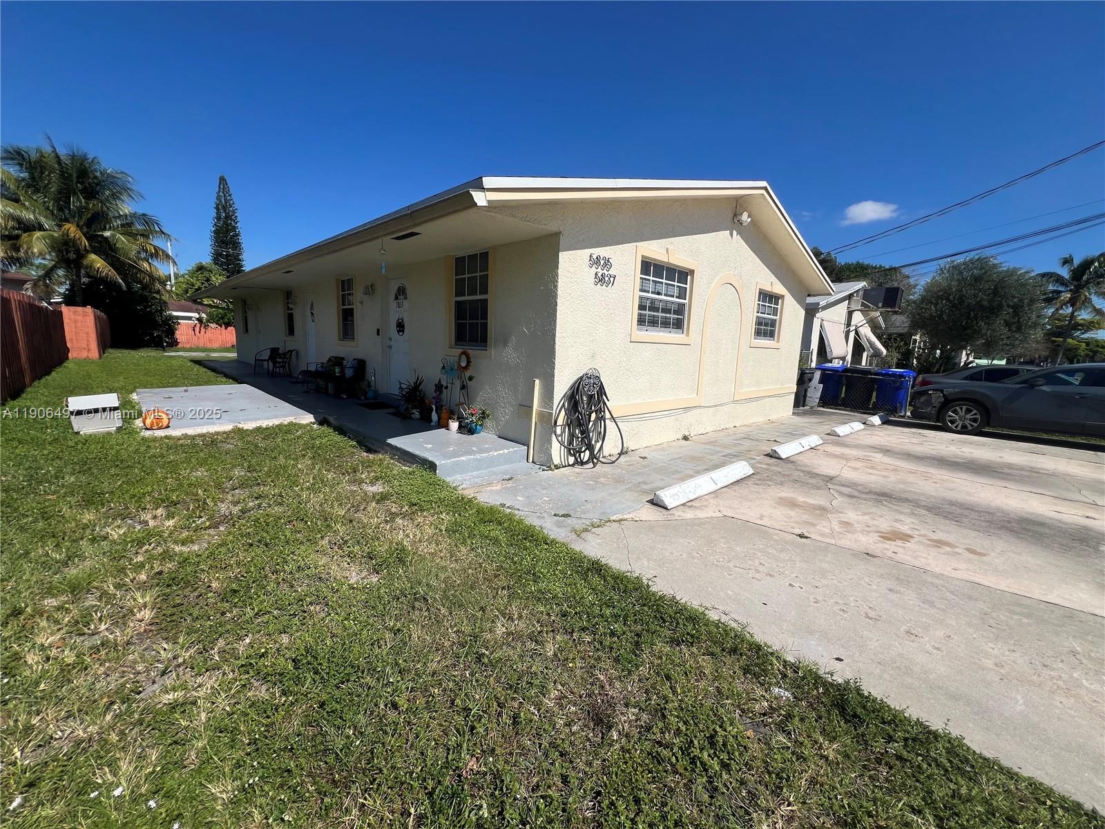 HOLLYWOOD BEACH GARDENS - Residential Lease