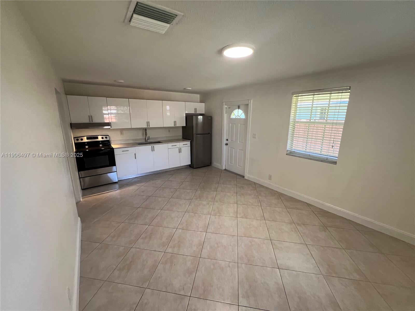 HOLLYWOOD BEACH GARDENS - Residential Lease