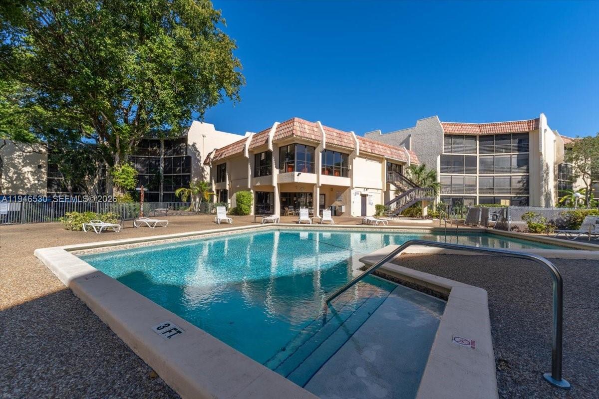 PLANTATION CLUB B CONDO - Residential