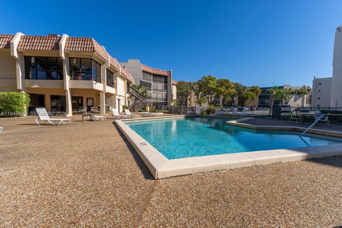 PLANTATION CLUB B CONDO - Residential