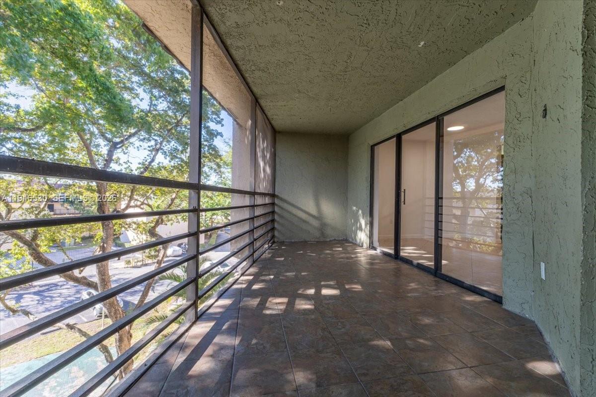 PLANTATION CLUB B CONDO - Residential